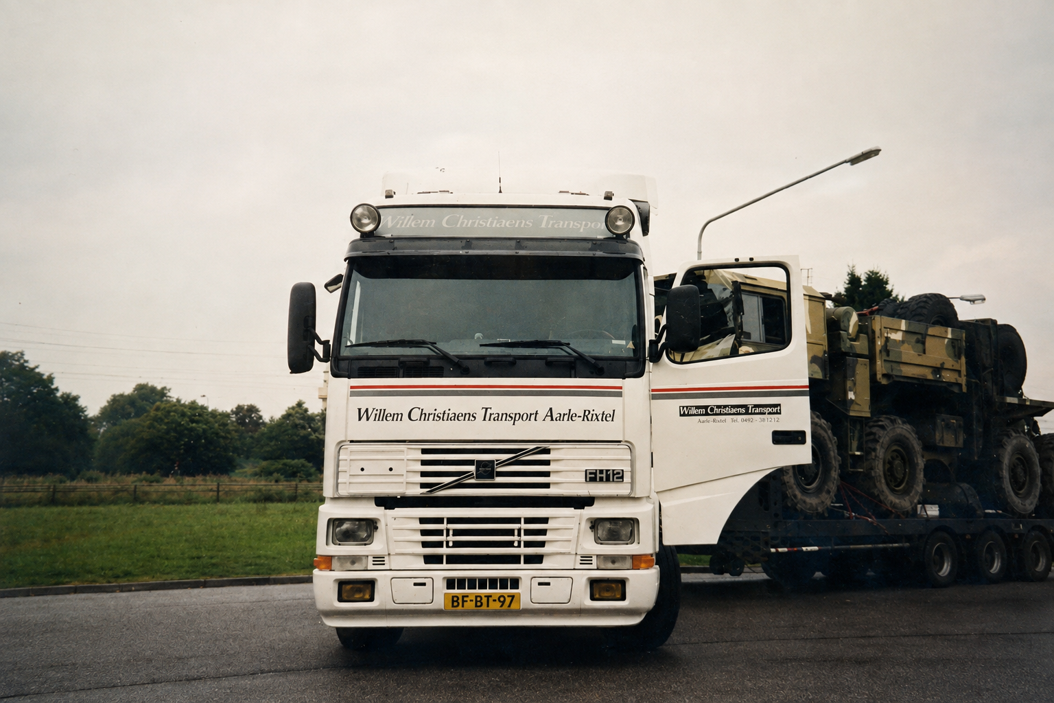 Witte Volvo van Willem Christiaens Transport Aarle-Rixtel